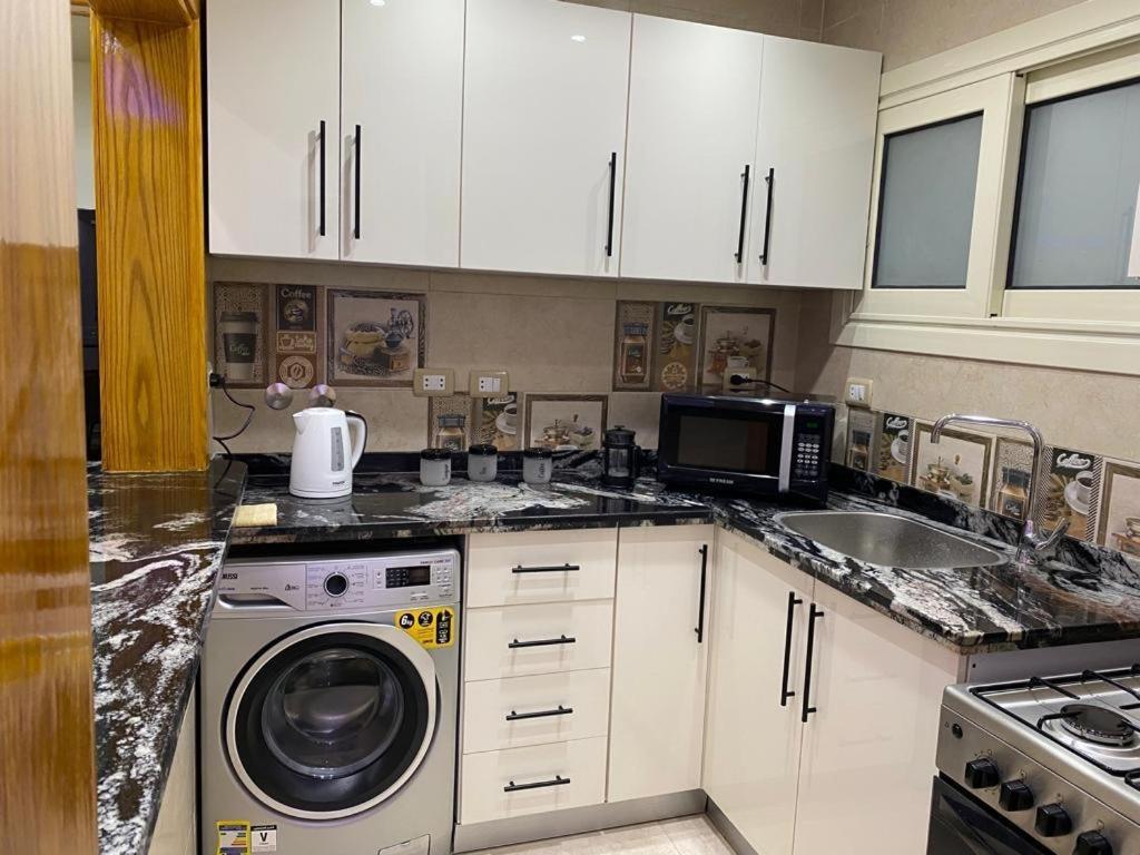 Maxeem Direct Sea View Super Lux 2 Bed Maamoura سوبر لوكس مجموعه مكسيم شاطىء المعموره على البحرمع كارنيهات بوابه طول السنه و الشاطىء الخاص من اول مايو الى نهايه اكتوبر للعائلات Apartment *